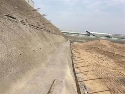东山河道边坡加固